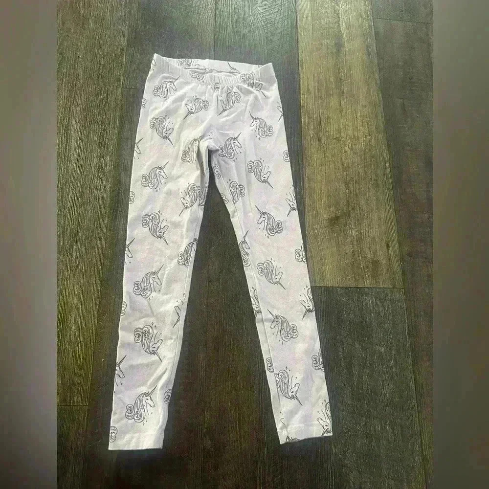 Girls leggings.